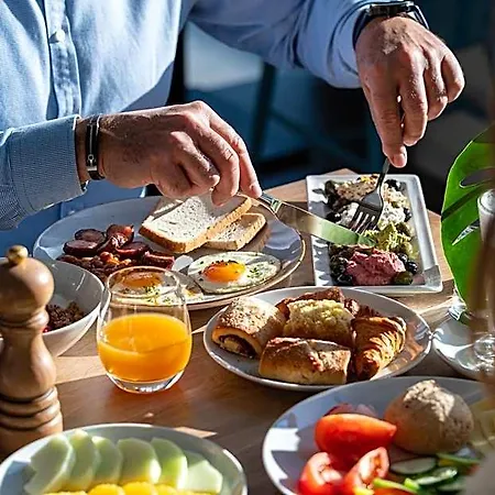 Convictus For Business & Travellers Hotel
